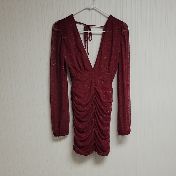 refuge Dresses & Skirts - Refuge Burgundy Long Sleeve Ruched Glitter Dress XS New Valentine Date Party